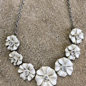White and silver colored necklace